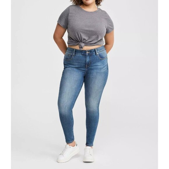 Torrid Bombshell Skinny Premium Stretch Jeans 26R Medium Wash 5-Pocket Style - Picture 1 of 16